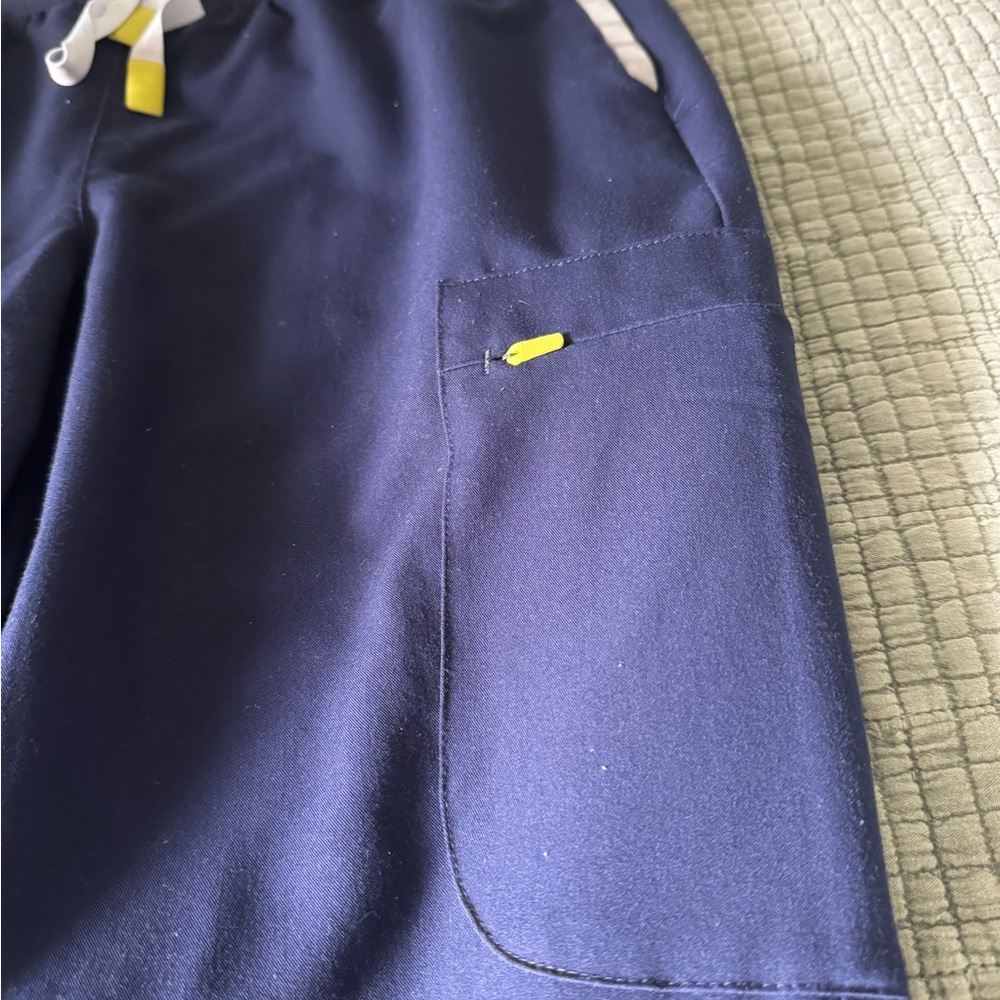 FIGS Scrub Pants Jogger Navy Medium Tall M/T Yellow Accent Multi Pocket - Picture 3 of 5